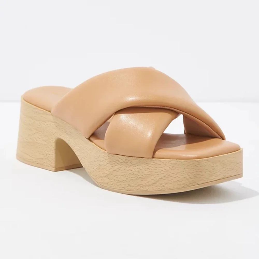 American Eagle Cross-Strap Block Heel Clog - Picture 3 of 3